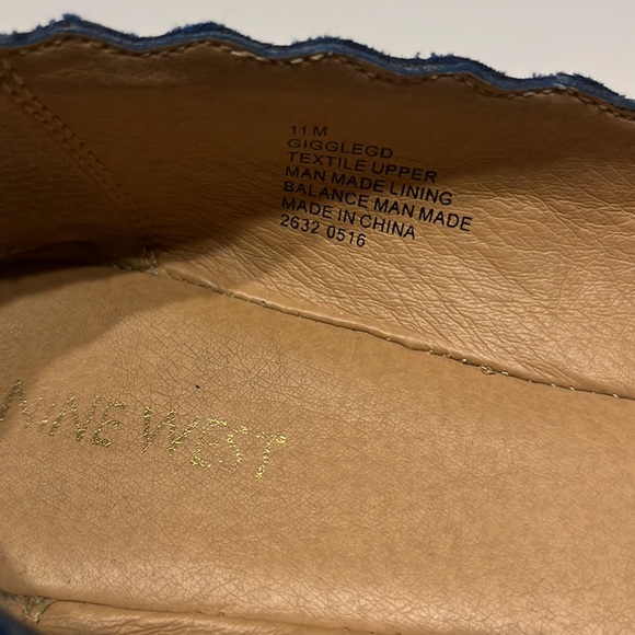 Size 11 blue suede ruffle flat - Picture 3 of 4